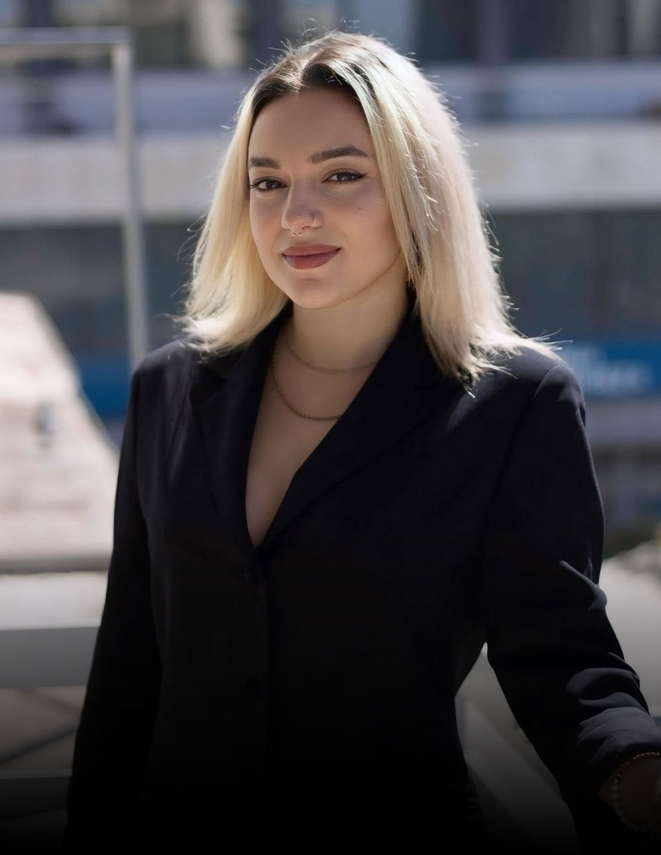 Nancy Prinou
• Junior Accountant